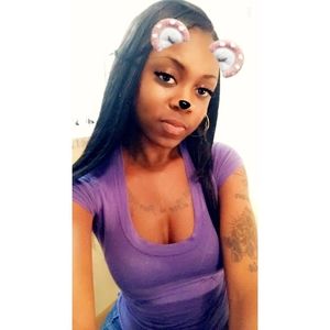 Meet your Posher, Latia